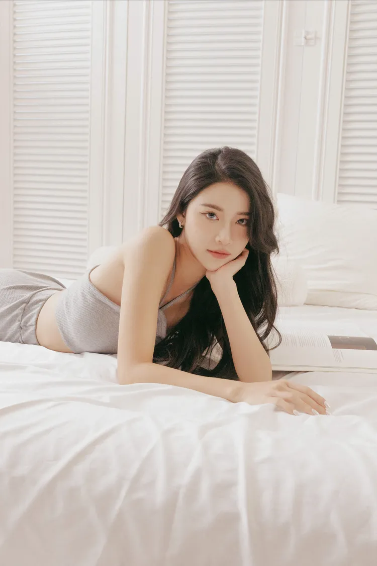 咘咘她那美麗的外表只是保護色，私底下的她可是熱情又搞笑呢！
