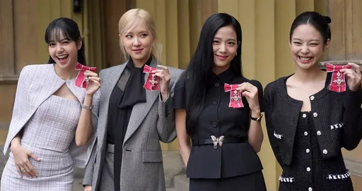 BLACKPINK在英国风光 中国网友酸:该封杀查理