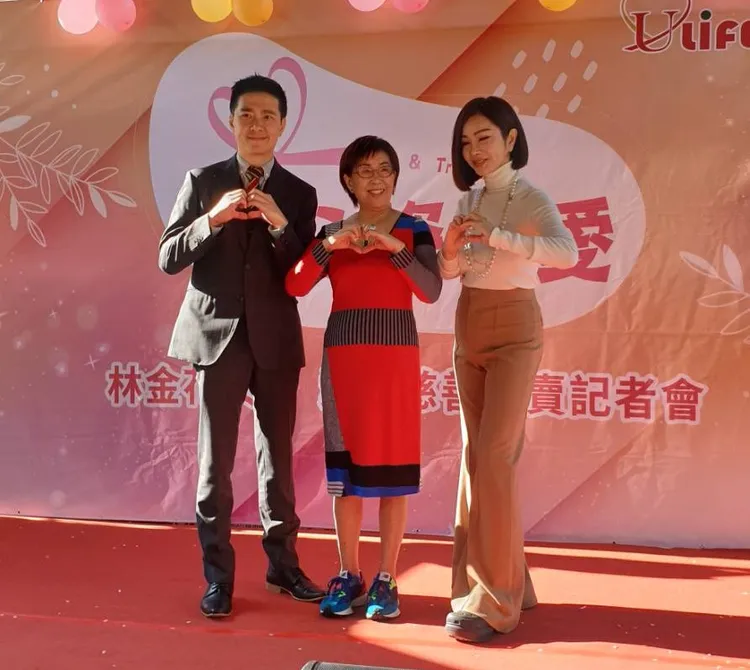 林志鑫（左起）、林金花母子和陳美鳳今天攜手做公益。張瑞振攝
