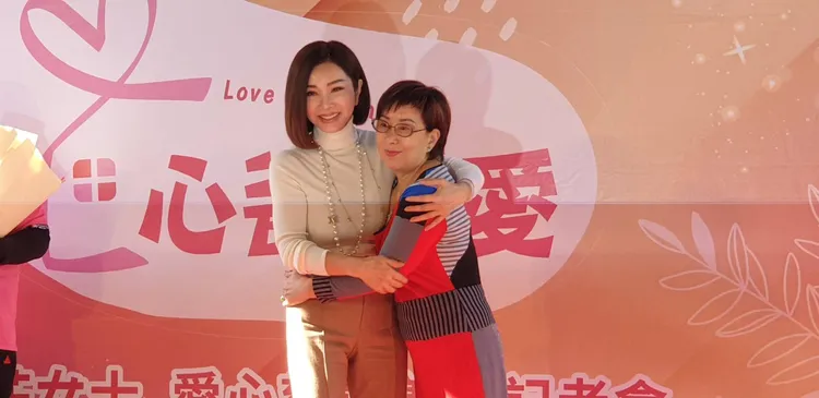 陳美鳳（左）和林金花是相識40多年好友。張瑞振攝