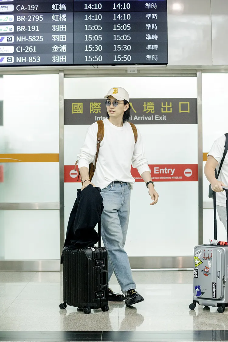 町田啓太今天早上抵達松山機場。車庫提供