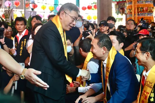 柯文哲曝民調「完勝侯友宜」 綠高層揭他「羞辱國民黨」:用撕裂方式選舉