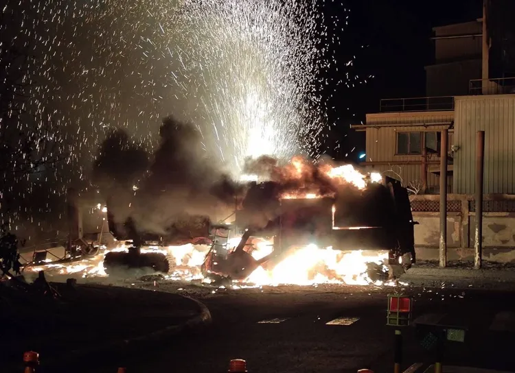 火燒車現場。桃園市消防局提供