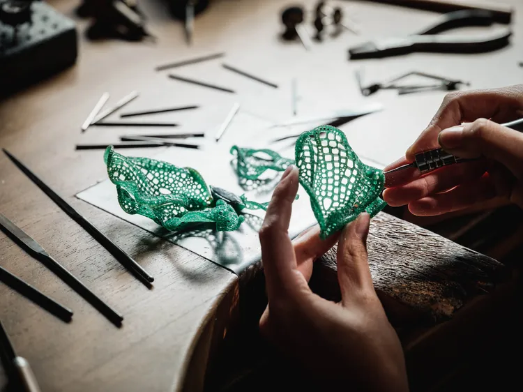 CINDY CHAO大師系列年度蝴蝶「儷影蝴蝶」蠟雕工藝圖。品牌提供