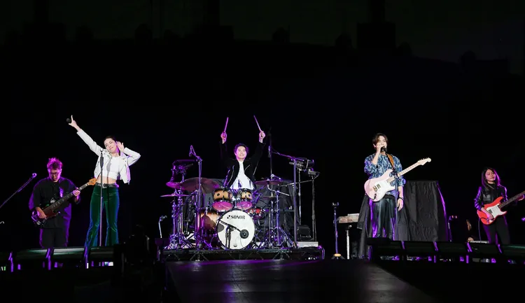 告五人擔任Coldplay開場嘉賓，非常興奮。相信音樂提供