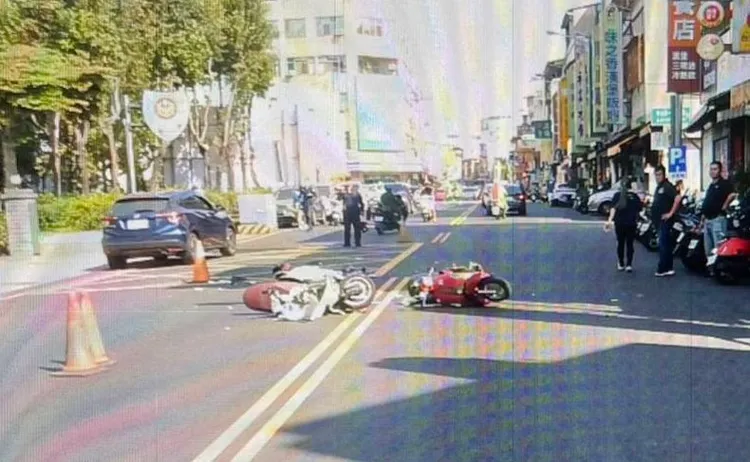 案發地點位於太平分局大門口。民眾提供