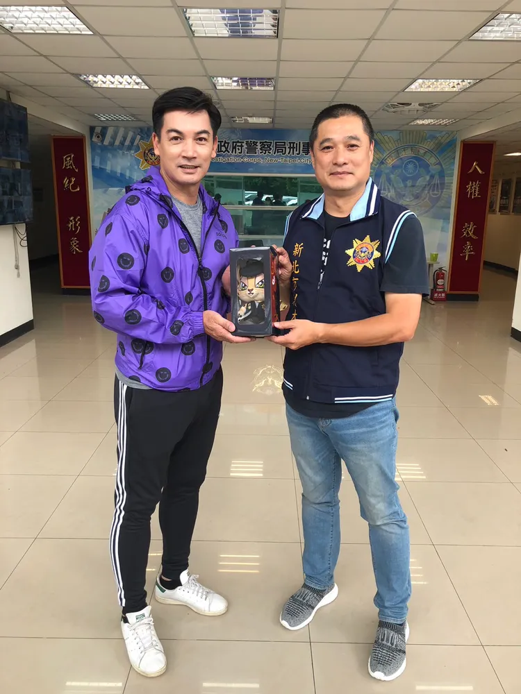 演出熱門台劇「八尺門的辯護人」資深藝人伊正協助反詐影片拍攝。警方提供