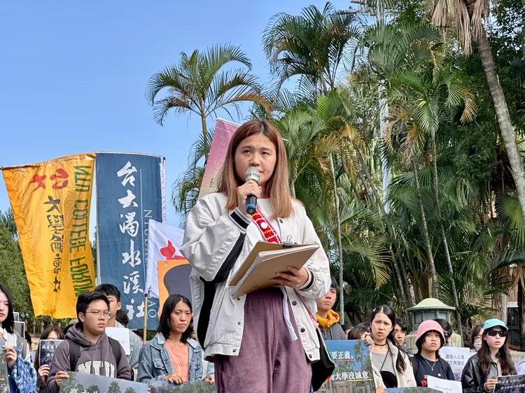 Kating Adaw Langasan批評，台大校方汙名化原住民。王良博攝