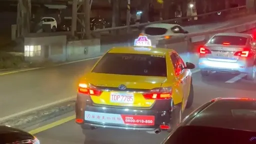 神扯計程車當越野車開!小黃司機竟這樣「脫逃」 還記得打方向燈