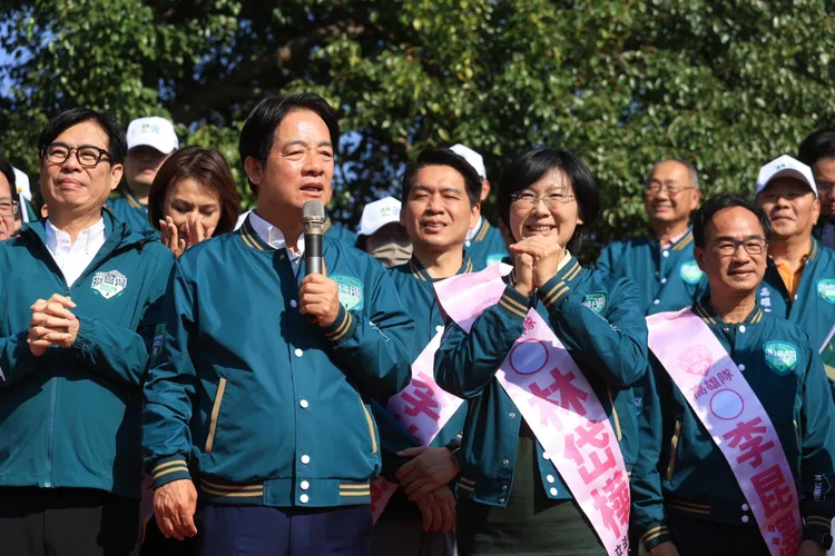 賴清德拜託選民支持立委參選人林岱樺。賴總部提供