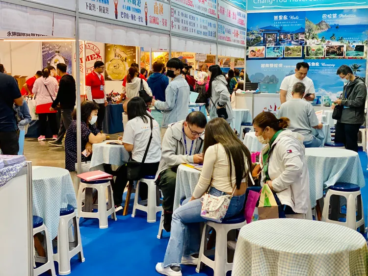 海外旅遊買氣強強滾。王志弘攝