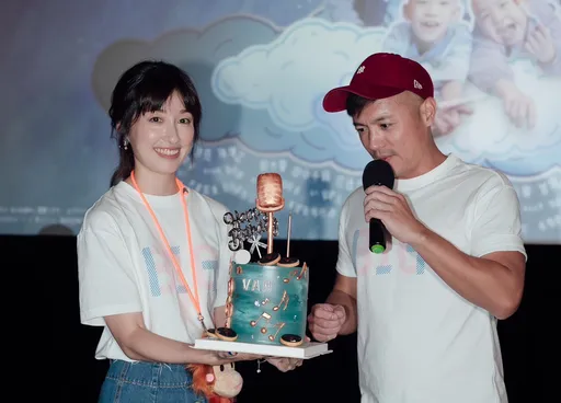 范逸臣45歲生日變「孩子的爸」 田中千繪捧特製蛋糕幫慶生閃瞎