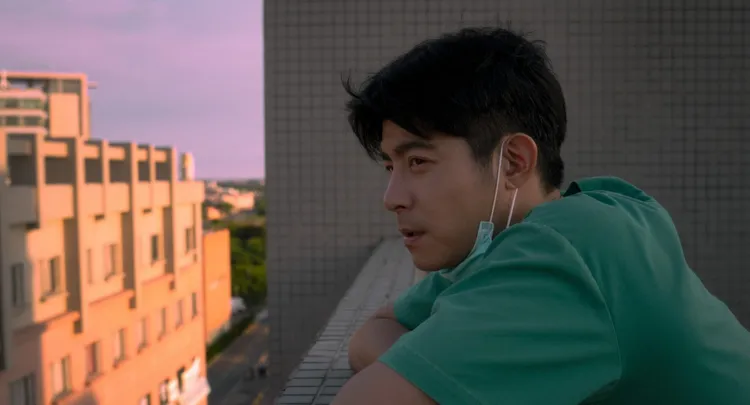 王柏傑在《疫起》挑戰抗煞醫師。CATCHPLAY提供