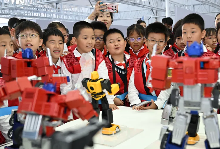 安徽合肥舉行的世界聲博會，吸引小朋友駐足。新華社