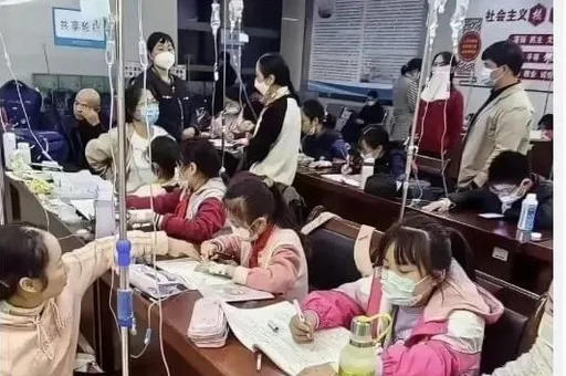 吊點滴還寫功課!中國孩童肺炎流感就醫不忘用功 官媒:不支持