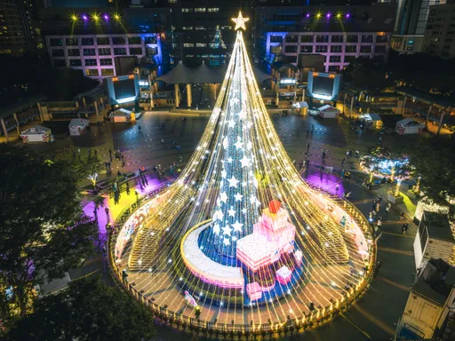 新北耶誕城在嗨啥?他嗆「人工燈泡沒文化」 網秀5年經驗打臉了