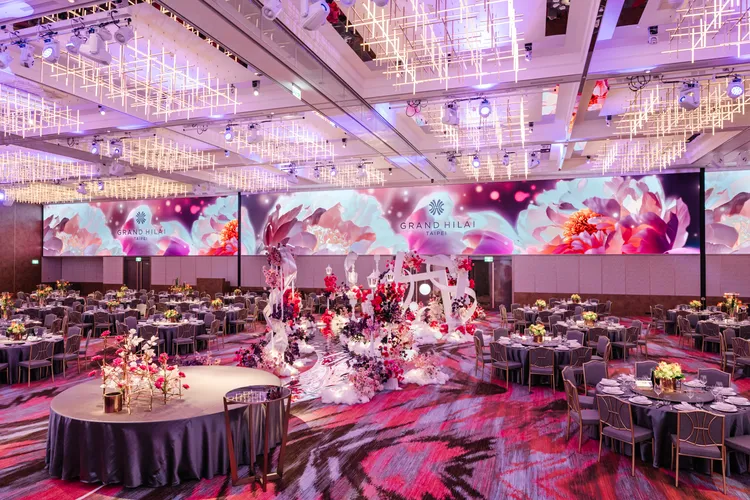 台北漢來婚宴發佈會大廳以四季花境為主題佈置。業者提供