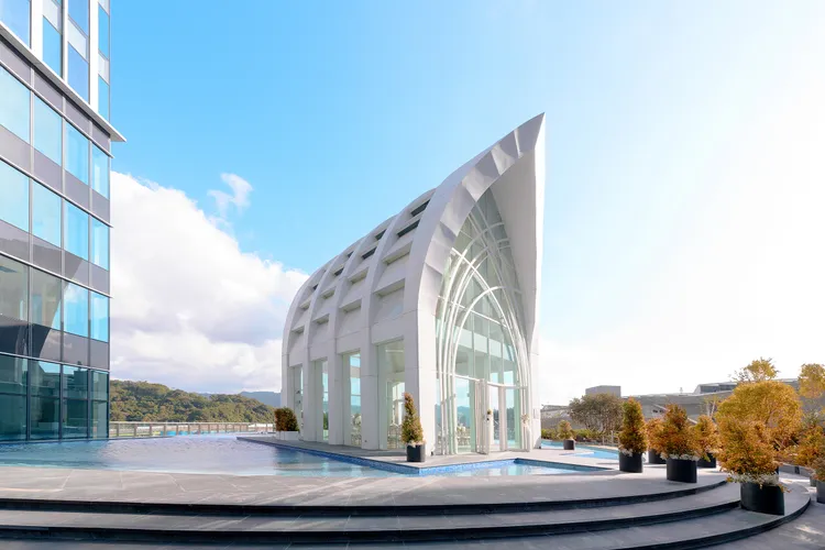 台北漢來5樓「天空森林」戶外透明禮堂外觀。業者提供