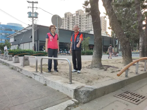 台中人行廣場設障礙阻機車　也擋了輪椅族！議員籲改善