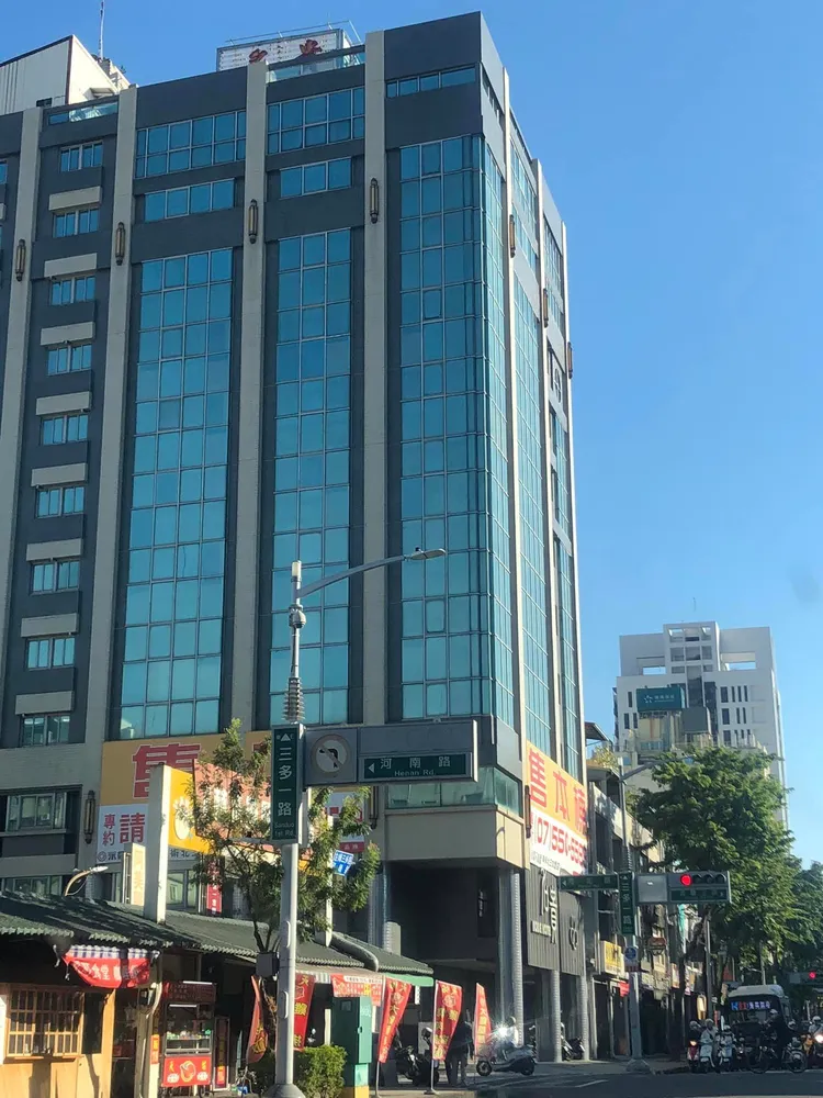 佛心飯店出售，一張照片勾起高雄人回憶。翻攝自路上觀察學院