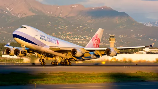 華航前3季營收獲利成長逾1.35倍　以22億續租8架客機