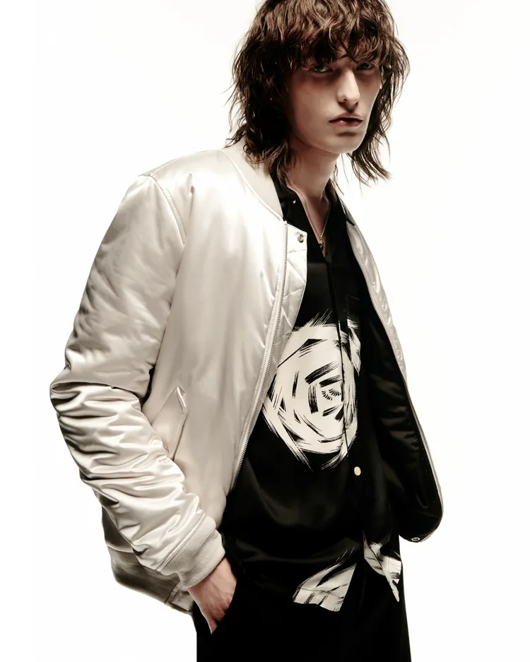 2001: A Space Odyssey系列推出融合宇航服裝美學的飛行員夾克。品牌提供