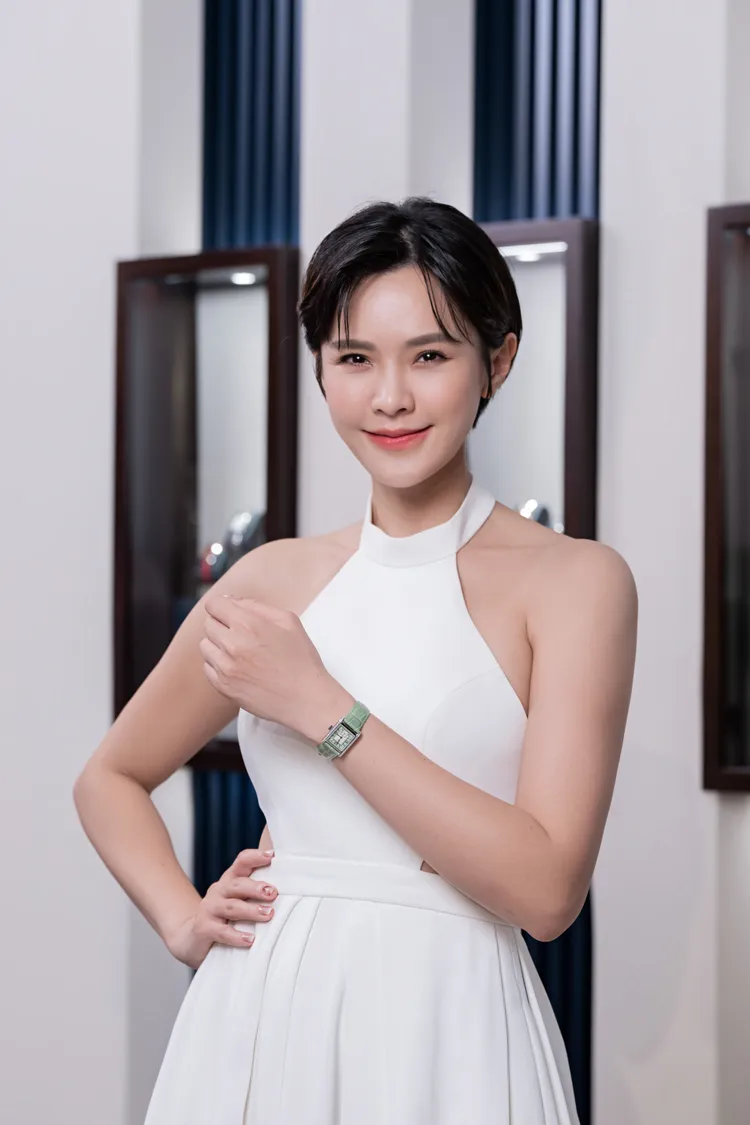 凱渥名模蔚葒縈展演浪琴全新Mini Dolcevita迷你多情系列。品牌提供