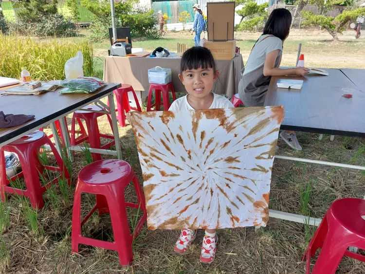 泥染體驗，小朋友的美麗作品。凃建豐攝