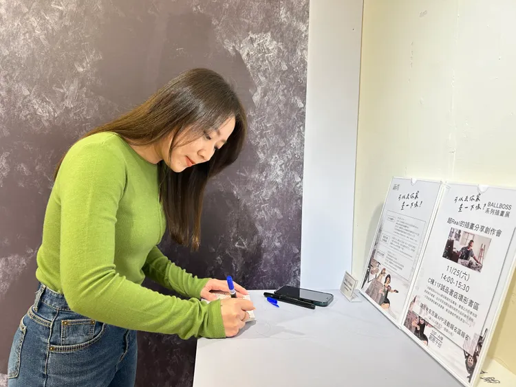 想要插畫家到家中畫畫的粉絲，可以依循活動步驟索取小卡投稿。中友提供