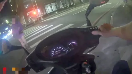 行人闖紅燈拒攔查!女遭「大外割」壓制 反控警施暴害她尿褲子