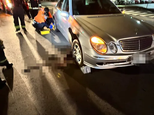5旬男夜半坐臥斑馬線上！遭賓士碾壓身亡　雙方排除飲酒