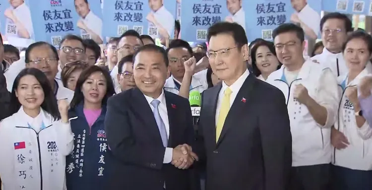 侯友宜表示將攜手趙少康贏回中華民國。翻攝直播