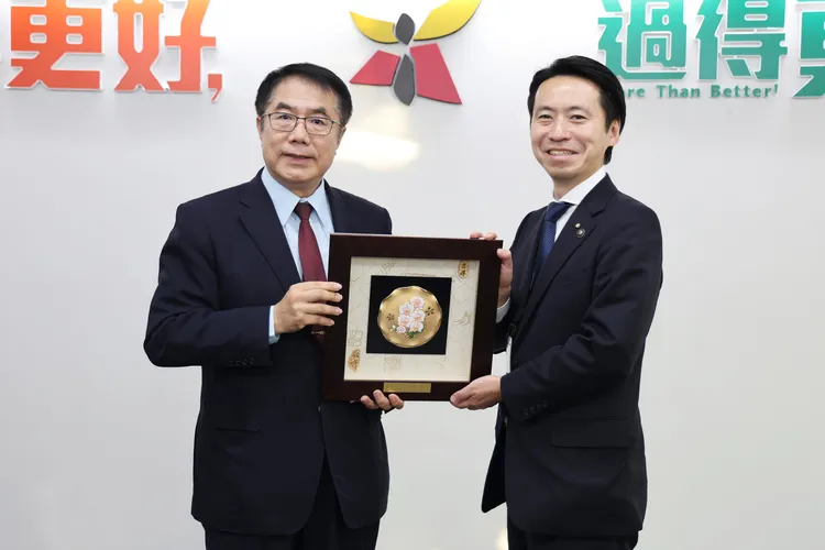 二市長相見歡。市府提供