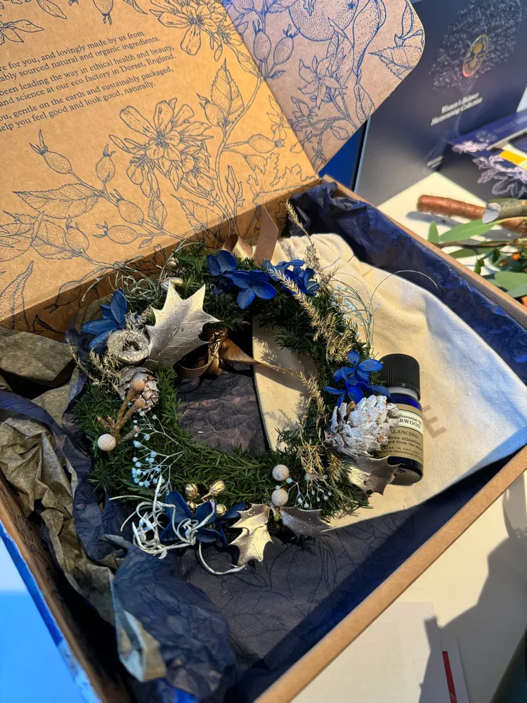 尼爾氏香芬庭園 x Wave Flower浪花花藝雪松精油・永生花圈耶誕禮盒，1500元。張家玲攝