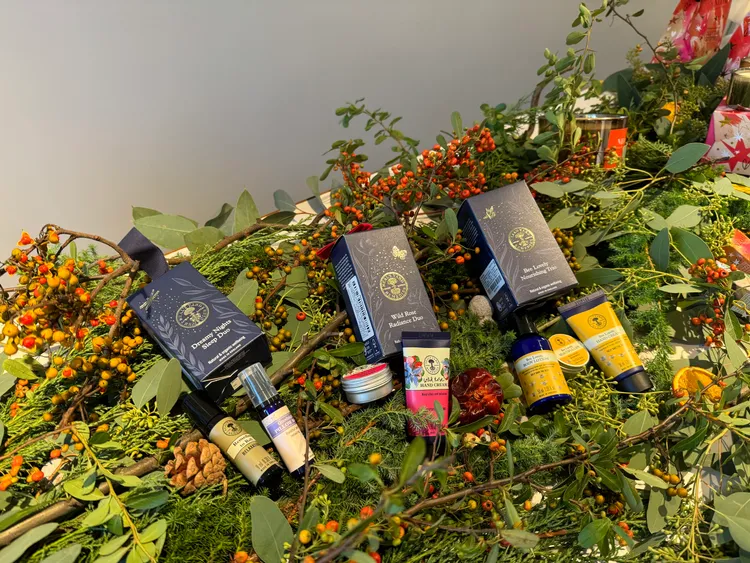 尼爾氏香芬庭園聖誕禮盒（左起）甜蜜夢境禮盒580元、野玫瑰亮采禮盒680元、香橙甜蜜禮盒750元。張家玲攝