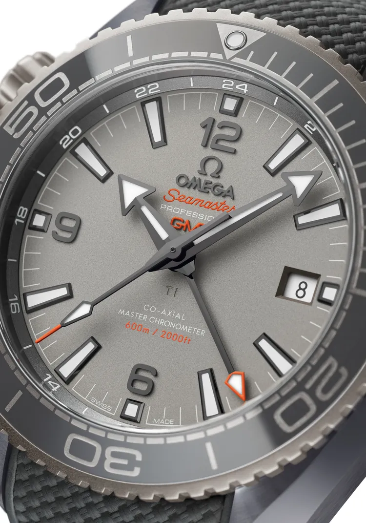 錶圈主體與錶帶摺疊釦選用了5級鈦材質製成。品牌提供