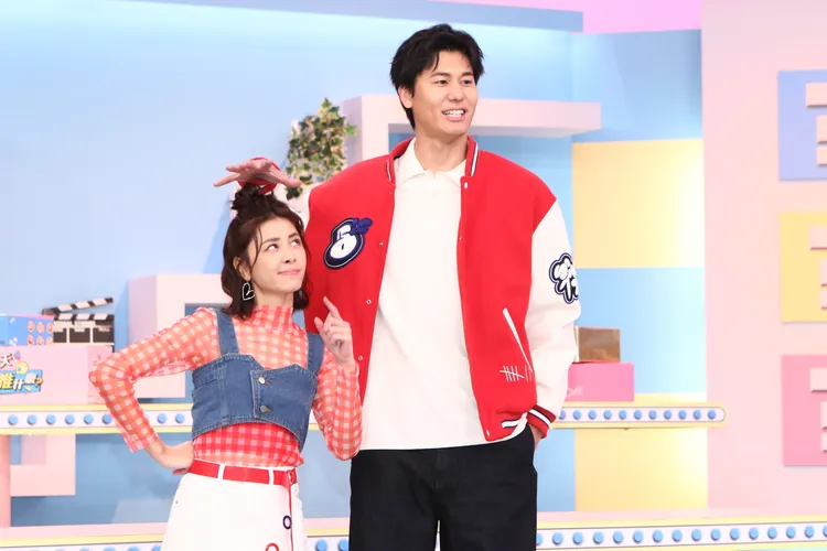 158公分的宇珊（左）和189公分的風田搭檔主持新節目，2人身高差31公分。攝影中心攝