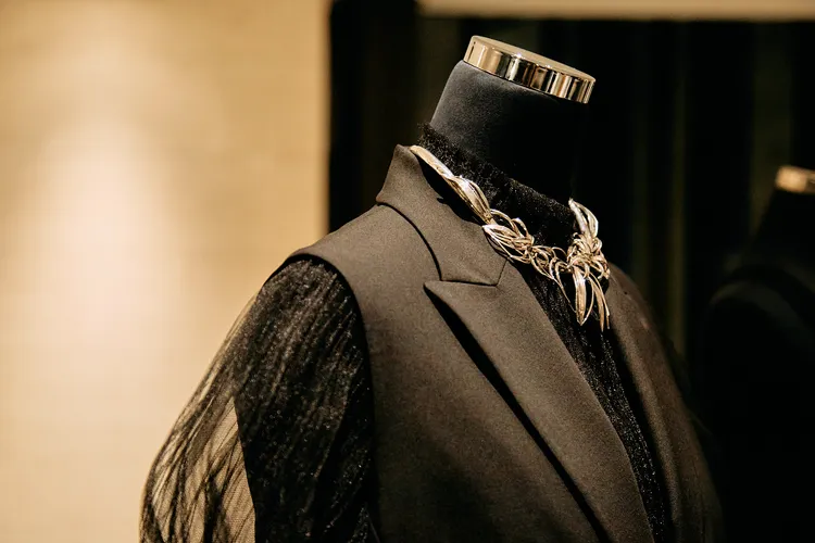 夏姿2024春夏系列秀上最新款預覽會。品牌提供