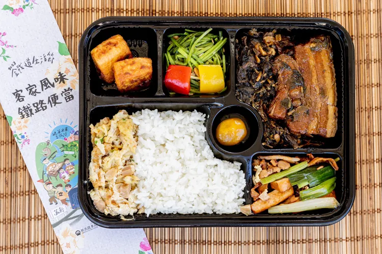 客家風味鐵路便當午餐限定。業者提供