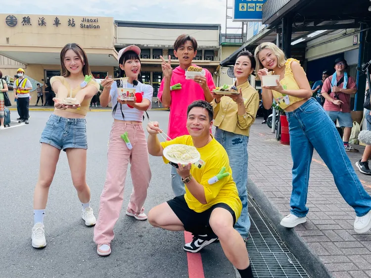 《綜藝新時代》體驗職人工作。民視提供