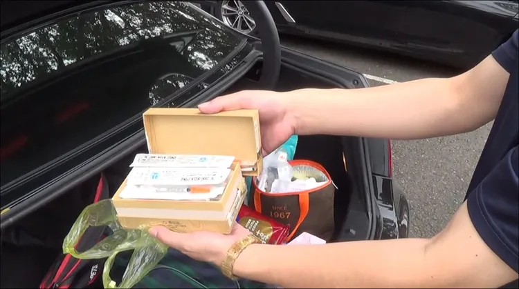 警方在車內起出毒品。民眾提供