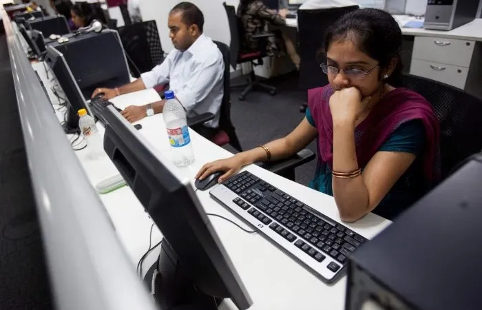 人資專家稱，許多印度人已經每周工作55到60小時。路透