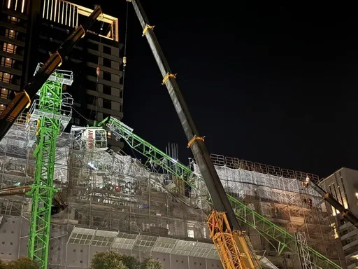 林口建案塔吊斷裂砸毀公車站釀1傷　市府開罰勒令停工