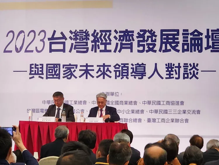 柯文哲跟吳東亮。施智齡攝