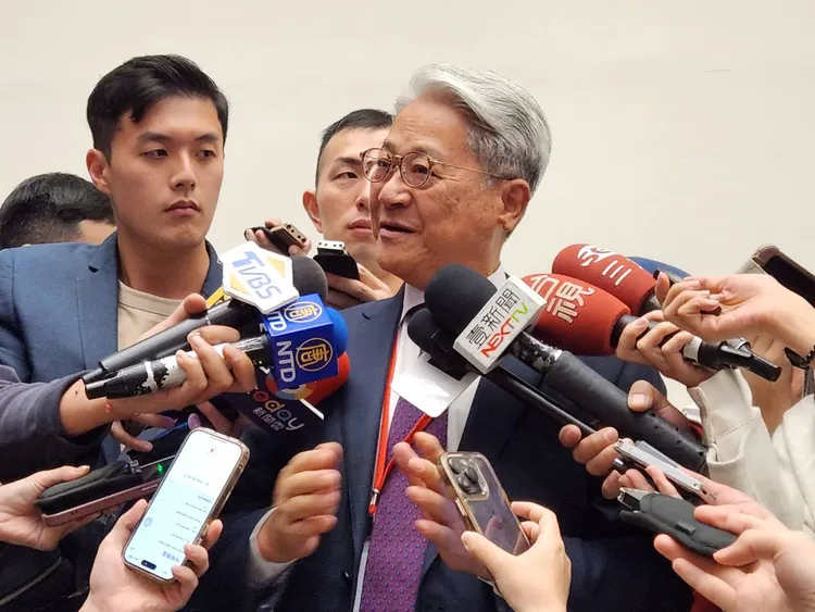 吳東亮受訪。施智齡攝