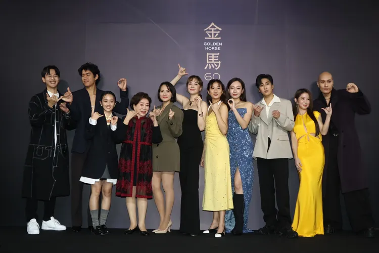 《愛情城事》演員大合照。彭欣偉攝