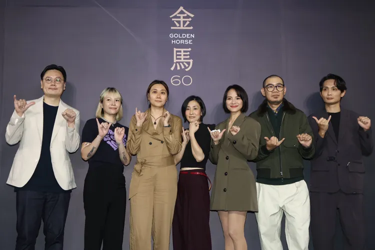 《愛情城事》導演群殷振豪（右起）、張吉安、李心潔、劉權慧、黃綺琳、黃婕妤、許承傑。彭欣偉攝