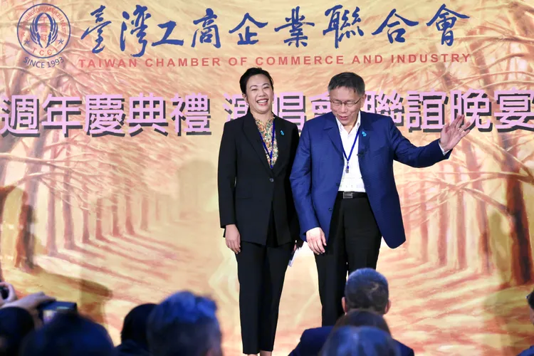 兩人婉拒喊口號喊凍蒜。林林攝