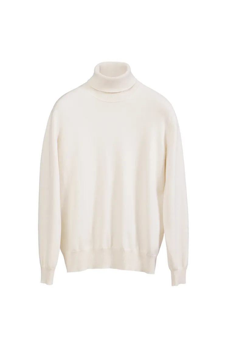 高領上衣，價格店洽。品牌提供