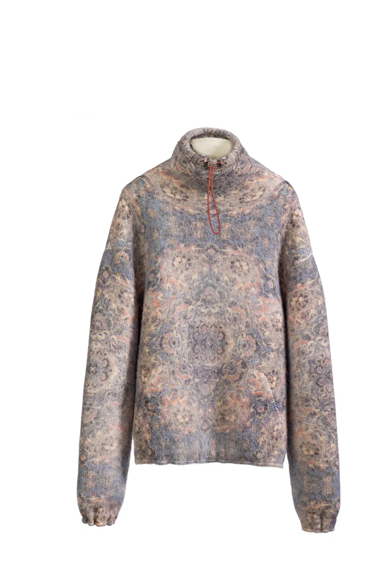 TAPESTRY BLOOM高領針織上衣，價格店洽。品牌提供